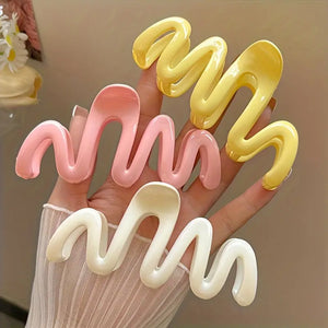 Wavy Claw Hair Clip